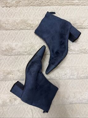 TOPSHOP suede booties - looks brand new condition